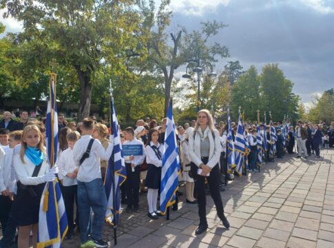 Μαθητές και φορείς απέτισαν φόρο τιμής στο Ηρώο Πεσόντων στο Φρούριο (ΦΩΤΟ-ΒΙΝΤΕΟ)