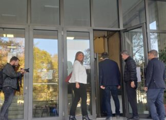 Στη Λάρισα ξανά για τη δίκη με τα χαμένα βίντεο της τραγωδίας των Τεμπών Κωνσταντοπούλου, Βελόπουλος (ΦΩΤΟ)