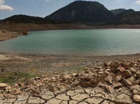 Σήμερα θα ανακοινωθούν τα μέτρα για τη λειψυδρία -Εκτροπή νερού στο φράγμα Κρεμαστών, παρεμβάσεις 2,5 δισ. ευρώ
