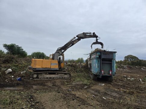 Επιχείρηση καθαρισμού του «σκουπιδότοπου» στο Προάστιο από το Δήμο Παλαμά (ΦΩΤΟ & ΒΙΝΤΕΟ)