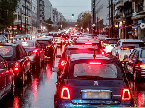 Κακοκαιρία «ADEL»: Προβλήματα στην Αττική - Αδιάβατοι δρόμοι, ξεριζωμένα δέντρα, κλειστά σχολεία