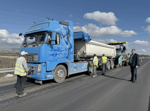 Συνεχίζονται οι ασφαλτικές εργασίες στην Επαρχιακή Οδό Καρδίτσας – Λάρισας (ΦΩΤΟ)