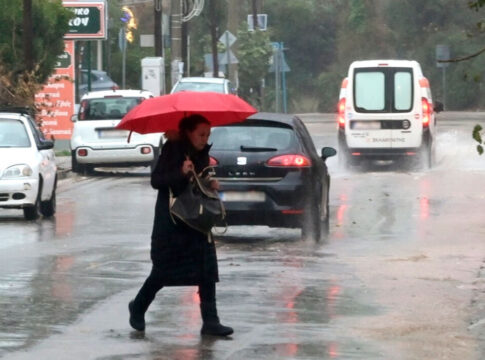 Καιρός: Ξεκινά κακοκαιρία 4 ημερών - Πού θα πέσουν σήμερα βροχές και καταιγίδες - Οι περιοχές αυξημένης επικινδυνότητας