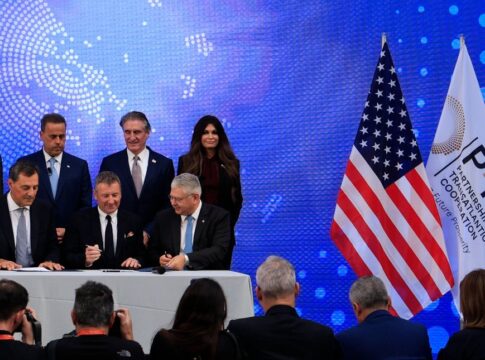 Υπογραφή συμφωνίας μεταξύ Helleniq Energy, Εnergean και ExxonMobil για έναρξη γεωτρήσεων στο Ιόνιο