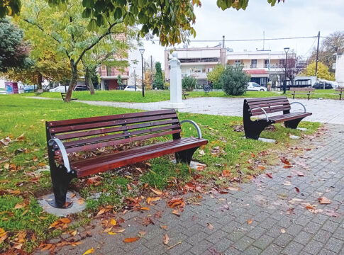 Νέα παγκάκια