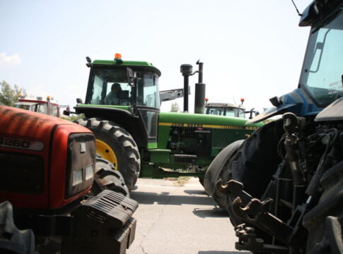 Οι αγρότες αποφασίζουν για μπλόκα – Πανθεσσαλική σύσκεψη στα Φάρσαλα