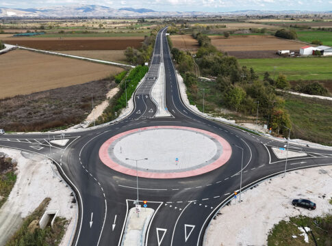 Συνεχίζονται οι ασφαλτικές εργασίες στην Επαρχιακή Οδό Καρδίτσας – Λάρισας