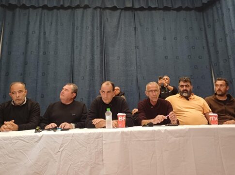 Πανελλαδική Σύσκεψη των Μπλόκων: Στέλνουν τη λίστα με τα αιτήματα και περιμένουν απαντήσεις, δεν πάνε στη συνάντηση με τον πρωθυπουργό της Δευτέρα και κλιμακώνουν τις κινητοποιήσεις