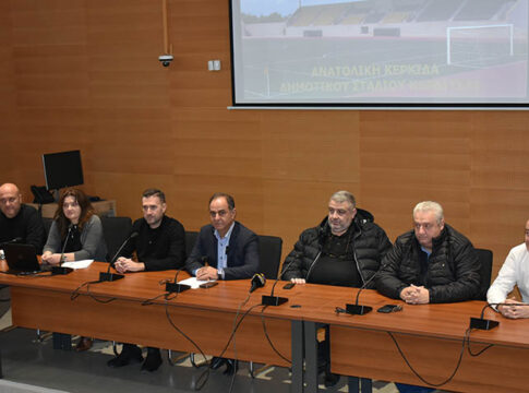 Παρουσιάστηκε από τον Δήμαρχο Βασίλη Τσιάκο η μελέτη για την ανατολική εξέδρα του Σταδίου