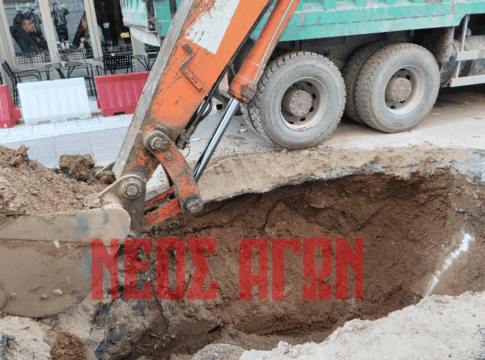 Ανάπλαση πλατείας Πλαστήρα: Άρχισαν οι εργασίες για την τοποθέτηση αγωγού (φωτο & βιντεο)