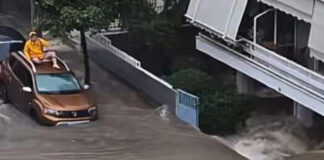 Άλιμος: Κατέρρευσε μάντρα πολυκατοικίας από την έντονη κακοκαιρία, παρασύρθηκαν και αυτοκίνητα