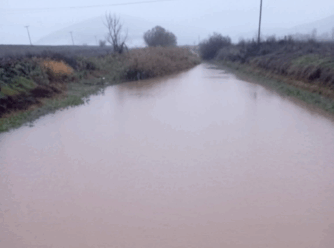 Ανεβαίνει η στάθμη του Ενιπέα, σε επιφυλακή καλεί κατοίκους κοινοτήτων ο Δήμος Παλαμά- μήνυμα από το 112 στην Υπέρεια