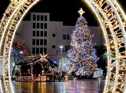 Αυριο Δευτέρα η φωταγώγηση του Χριστουγεννιάτικου Δέντρου στην Καρδίτσα