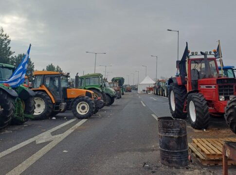 Αποφασίζουν κλείσιμο και της αερογέφυρας σήμερα στο μπλόκο της Νίκαιας μετά το χριστουγεννιάτικο break-έκλεισαν τα Μάλγαρα