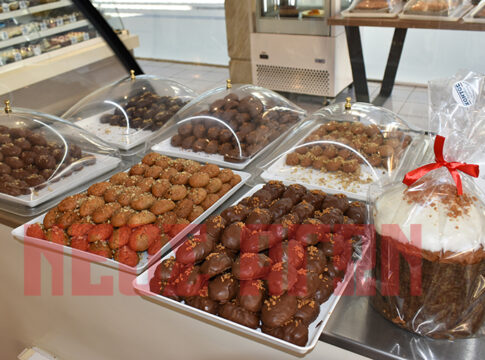 Χριστουγεννιάτικα γλυκά στα ζαχαροπλαστεία της Καρδίτσας