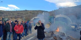 Ζητούν 25 εκπροσώπους μπλόκων αντί 20 στο ραντεβού με Μητσοτάκη οι αγροτοσυνδικαλιστές, στον «αέρα» η συνάντηση