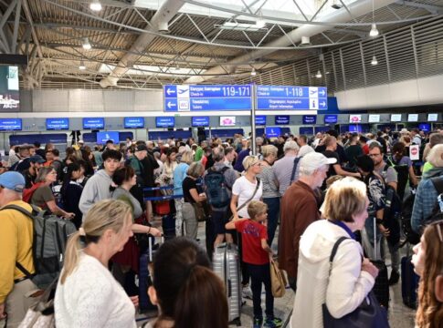 Επικοινωνιακό «μπλακάουτ» σε όλα τα αεροδρόμια της χώρας – Καθηλωμένες όλες οι πτήσεις