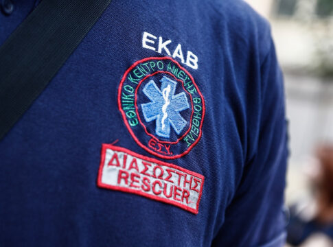 Πρώτα ο συνάνθρωπος- Καρδιτσιώτης διασώστης του ΕΚΑΒ εκτός υπηρεσίας έσπευσε να συνδράμει σε τροχαίο