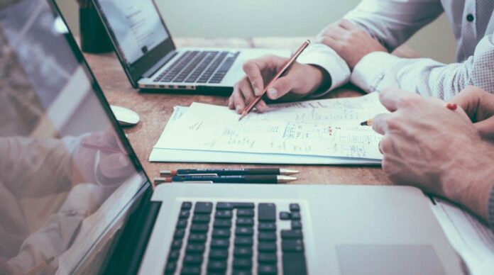 ergasia-douleia-grafeio-1