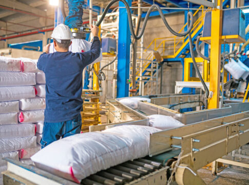 Πόλεμος στη Μέση Ανατολή: Ακριβότερα λιπάσματα, καύσιμα και μεταφορές πιέζουν την αγροτική παραγωγή