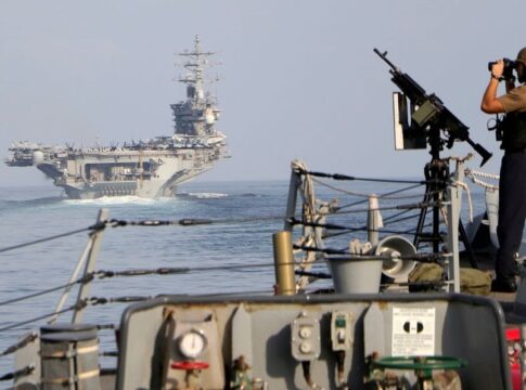 O Τραμπ απαιτεί από 7 χώρες να στείλουν πολεμικά πλοία στο Ορμούζ -«Ράλι» για το πετρέλαιο