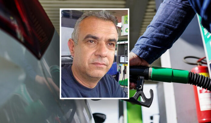 Man,Driver,Hand,Refilling,And,Pumping,Gasoline,Oil,The,Car