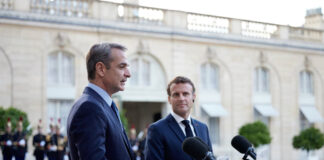 Μητσοτάκης και Μακρόν μεταβαίνουν στην Πάφο – Η τριμερής στην Κύπρο, η τουρκική αντίδραση