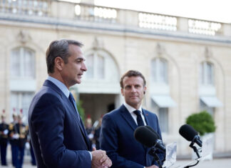 Μητσοτάκης και Μακρόν μεταβαίνουν στην Πάφο – Η τριμερής στην Κύπρο, η τουρκική αντίδραση