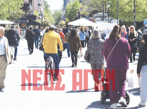 Σε πασχαλινούς ρυθμούς η αγορά της Καρδίτσας- ανοιχτά την Κυριακή τα καταστήματα