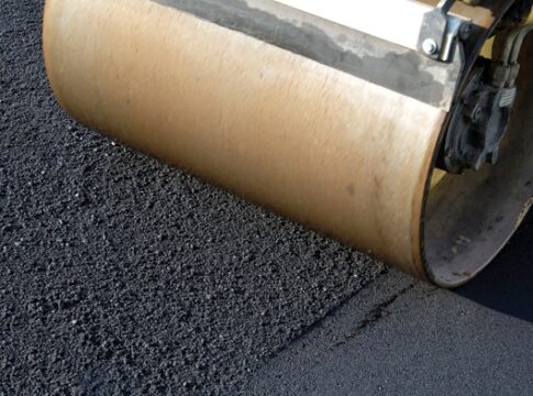 «Καίνε» και οι αυξήσεις στην τιμή της ασφάλτου