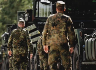 Wall Street Journal: Οι Ευρωπαίοι ετοιμάζουν εναλλακτικό σχέδιο αν ο Τραμπ βγάλει τις ΗΠΑ από το ΝΑΤΟ, ο ρόλος της Γερμανίας