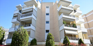 Γυναίκα στο Μαρούσι έπεσε από τον 4ο, προσγειώθηκε στον 3ο, ανέβηκε και ξαναέπεσε