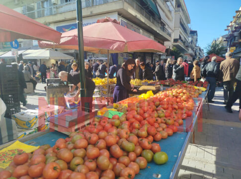 Κοσμοσυρροή στη λαϊκή αγορά αλλά... «σφιχτά» τα πορτοφόλια (ΦΩΤΟ & ΒΙΝΤΕΟ)