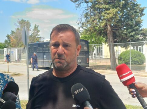 Ένταση στη δίκη για τα Τέμπη – «Σπουδάζαμε τα παιδιά μας και μας τα φέρατε σε φέρετρα», φώναξε ο Πλακιάς