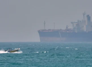 Κινεζικό τάνκερ διέσχισε γεμάτο πετρέλαιο το Ορμούζ με φόντο τη συνάντηση Τραμπ - Σι Τζινπίνγκ