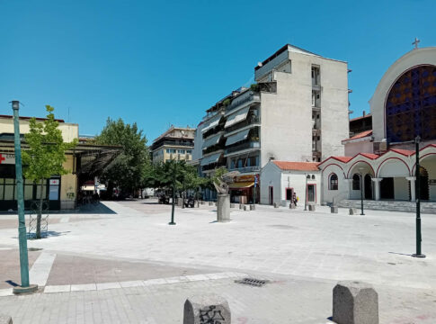 Κολώνες χωρίς φωτιστικά σώματα