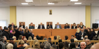 Δίκη για Τέμπη: Να γίνει δεκτή η υποστήριξη της κατηγορίας μόνο από κοντινούς συγγενείς προτείνει η εισαγγελέας