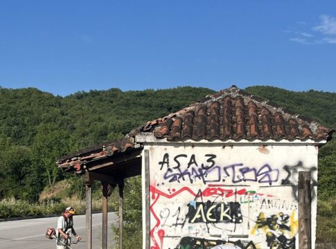 Αλλάζουν εικόνα το περίπτερο και το Μνημείο της Εθνικής Αντίστασης στη Ραχούλα (ΦΩΤΟ)