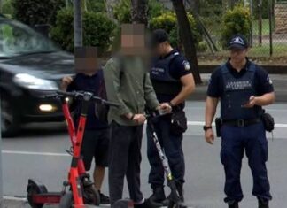 Με τη χρήση βίας έκλεψαν ηλεκτρικό πατίνι από ανήλικο στη Λάρισα και συνελήφθησαν