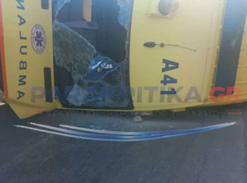 Ασθενοφόρο συγκρούστηκε με ΙΧ στα Χανιά: Από ανακοπή κατέληξε ο ασθενής, τραυματίες οι δύο διασώστες