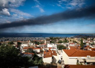 Προς Θεσσαλία και Bόρεια Εύβοια κινείται το νέφος από το Ωραιόκαστρο