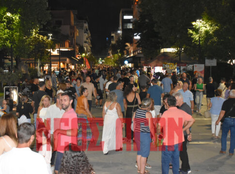 «Λευκή Νύχτα»: Τονωτική «ένεση» για την αγορά και τη… διάθεση των Καρδιτσιωτών κάτω από την Αυγουστιάτικη Πανσέληνο (ΦΩΤΟ & ΒΙΝΤΕΟ)
