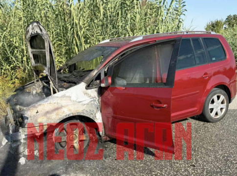 Φωτιά σε αυτοκίνητο στο δρόμο Μητρόπολης - Φράγκου (ΦΩΤΟ)