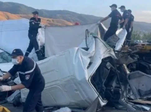 Δέκα νεκροί και δέκα τραυματίες σε καραμπόλα με 11 οχήματα στην Αλγερία