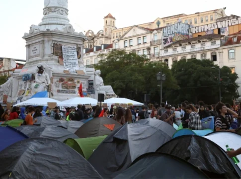 Χιλιάδες στους δρόμους για τη στεγαστική κρίση και στην Πορτογαλία